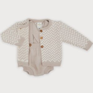 Conjunto Bebe niño tiroles en color Arena